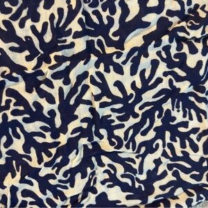 Lilly Pulitzer Navy and White Abstract Zebra-Style Print Top